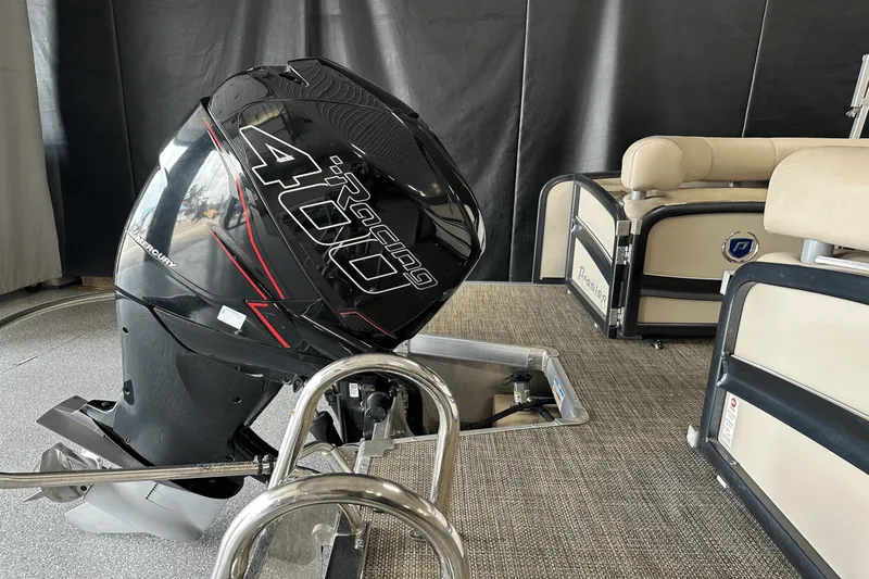 Slide: The Image of Premier 270 INTRIGUE 2019 - 3