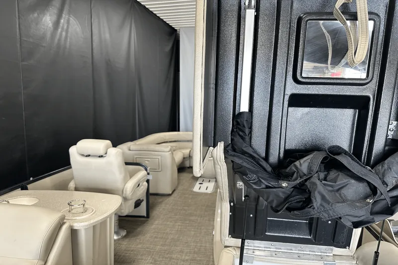 Slide: The Image of Premier 270 INTRIGUE 2019 - 31