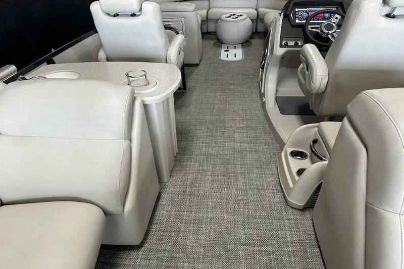 Slide: The Image of Premier 270 INTRIGUE 2019 - 32