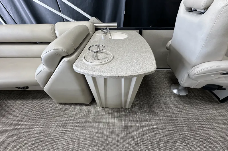 Slide: The Image of Premier 270 INTRIGUE 2019 - 36