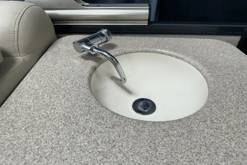 Slide: The Image of Premier 270 INTRIGUE 2019 - 37