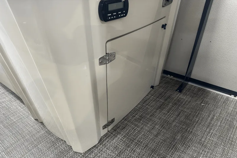 Slide: The Image of Premier 270 INTRIGUE 2019 - 38