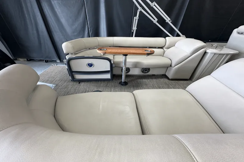 Slide: The Image of Premier 270 INTRIGUE 2019 - 4