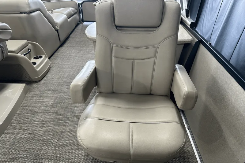 Slide: The Image of Premier 270 INTRIGUE 2019 - 40