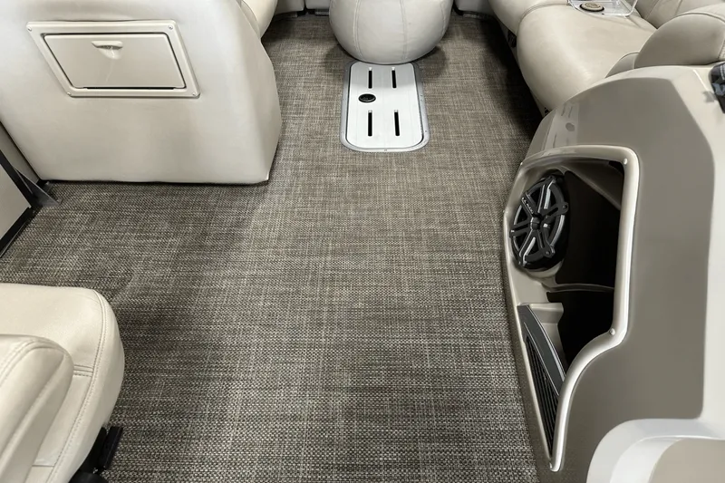 Slide: The Image of Premier 270 INTRIGUE 2019 - 44