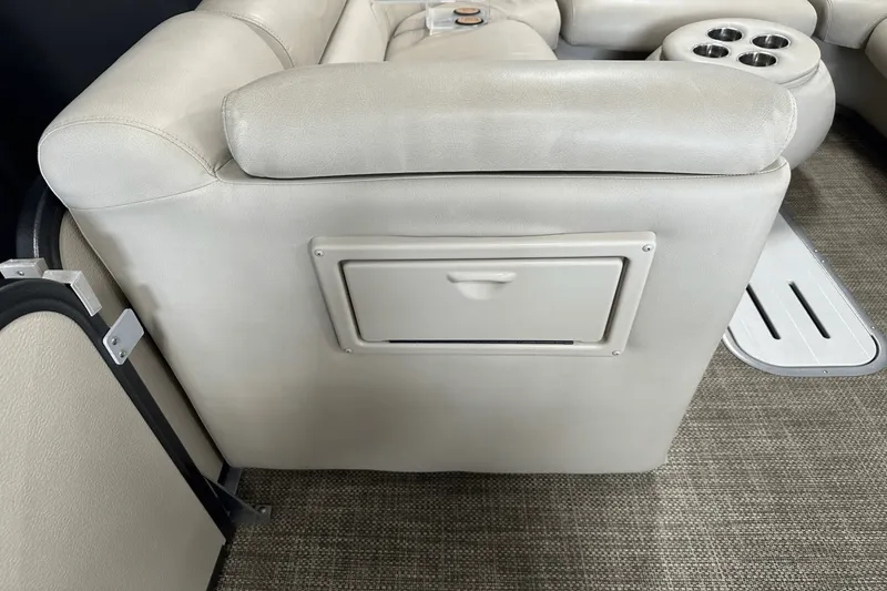 Slide: The Image of Premier 270 INTRIGUE 2019 - 46