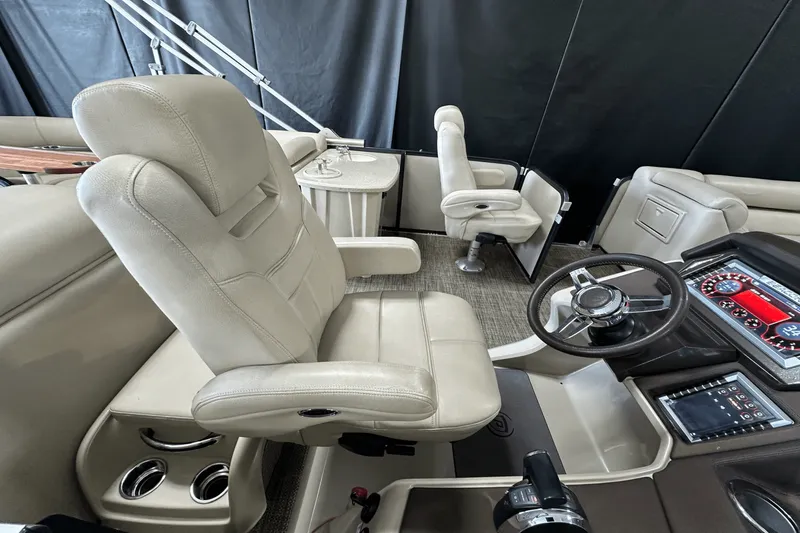 Slide: The Image of Premier 270 INTRIGUE 2019 - 6