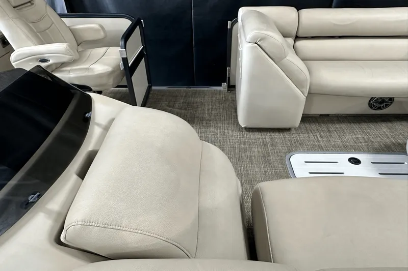 Slide: The Image of Premier 270 INTRIGUE 2019 - 8