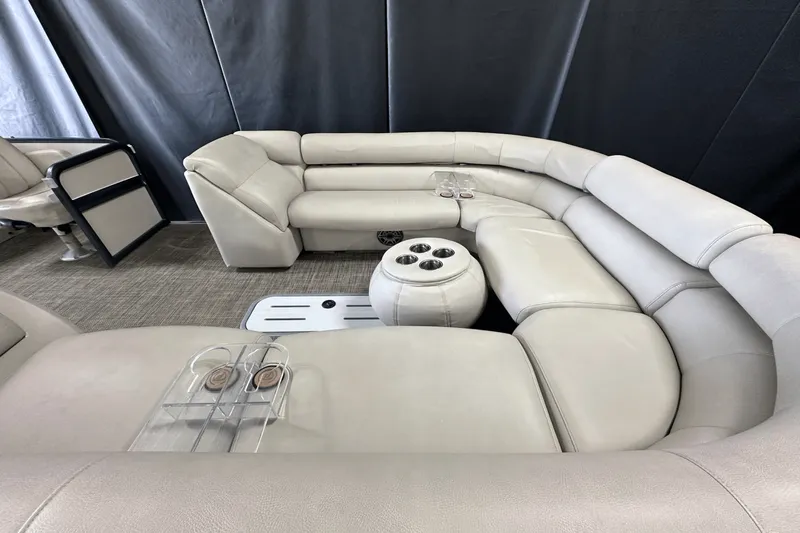 Slide: The Image of Premier 270 INTRIGUE 2019 - 9