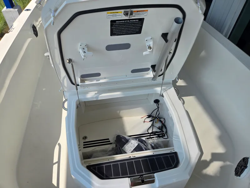 Slide: The Image of Boston Whaler 280 Dauntless 2027 - 18
