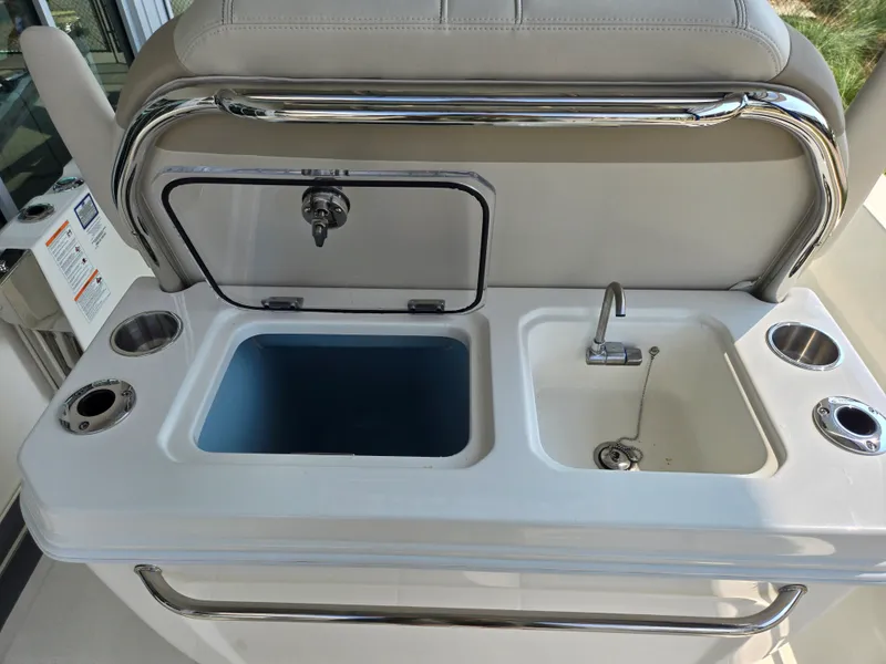 Slide: The Image of Boston Whaler 280 Dauntless 2027 - 8