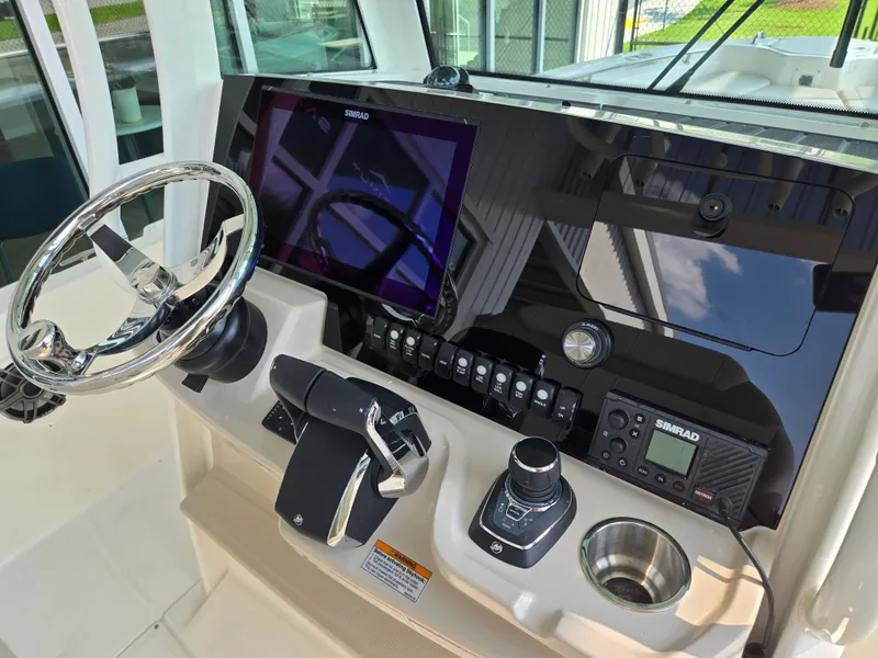 Slide: The Image of Boston Whaler 280 Dauntless 2027 - 14