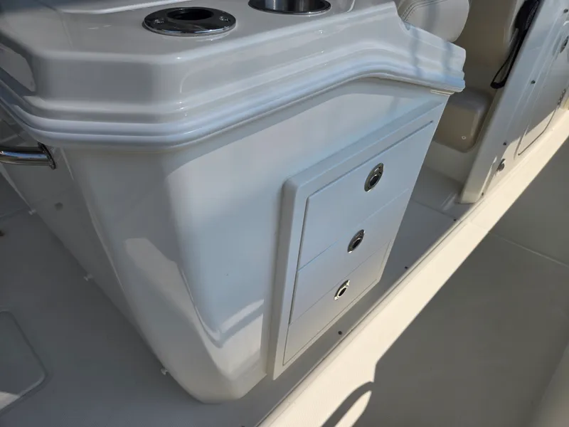 Slide: The Image of Boston Whaler 280 Dauntless 2027 - 9