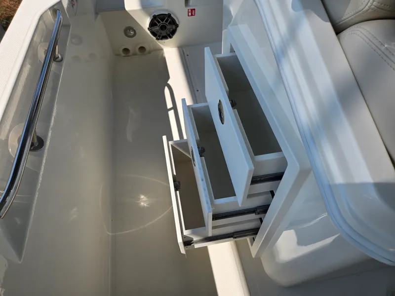 Slide: The Image of Boston Whaler 280 Dauntless 2027 - 10
