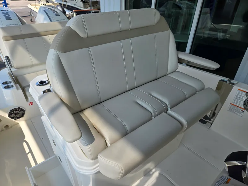 Slide: The Image of Boston Whaler 280 Dauntless 2027 - 11