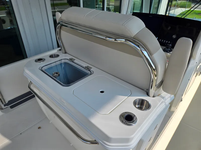 Slide: The Image of Boston Whaler 280 Dauntless 2027 - 7
