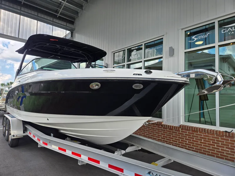 Slide: The Image of Sea Ray SLX 280 Outboard 2027 - 19