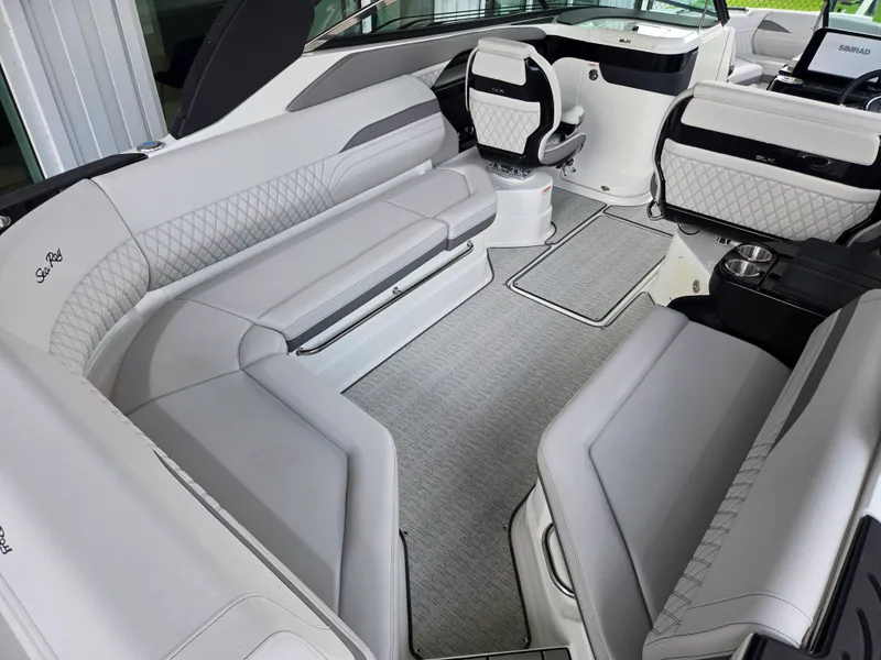 Slide: The Image of Sea Ray SLX 280 Outboard 2027 - 6
