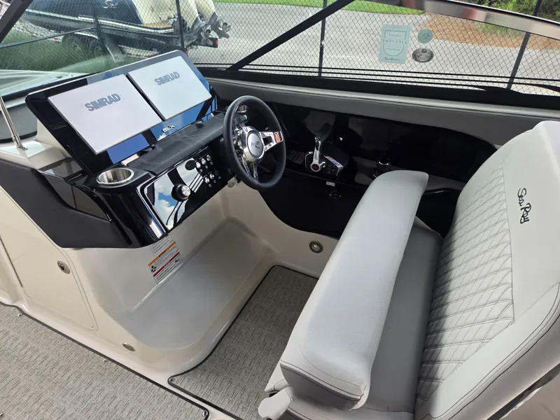 Slide: The Image of Sea Ray SLX 280 Outboard 2027 - 11