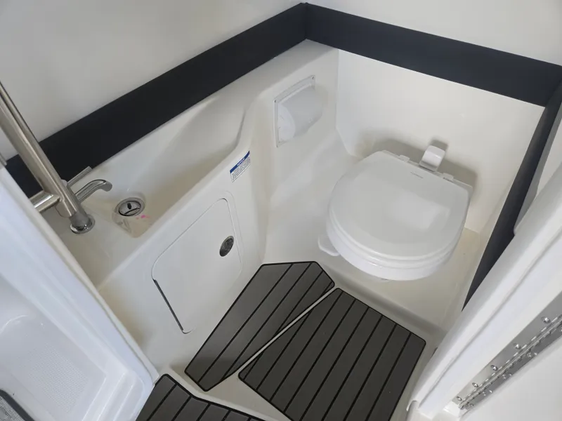 Slide: The Image of Sea Ray SLX 280 Outboard 2027 - 13