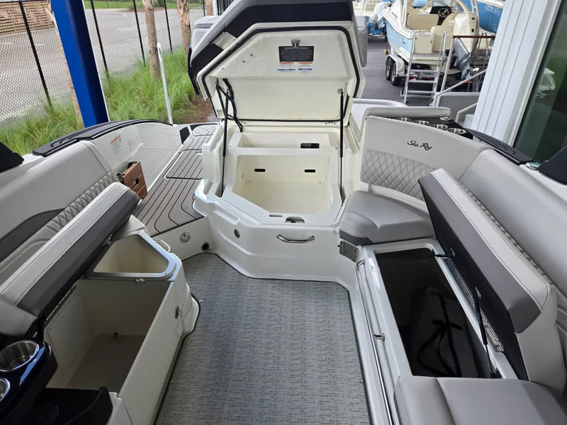 Slide: The Image of Sea Ray SLX 280 Outboard 2027 - 9