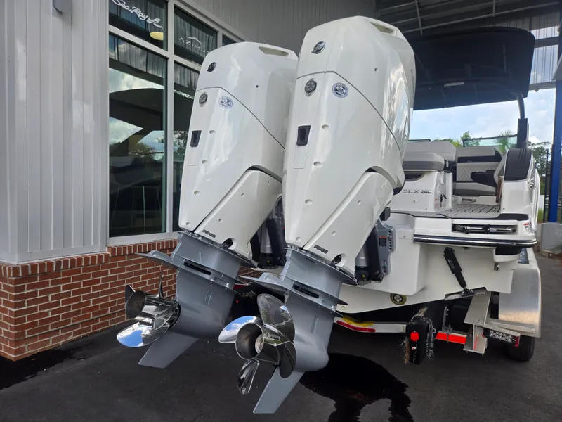 Slide: The Image of Sea Ray SLX 280 Outboard 2027 - 1