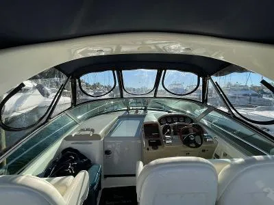 Slide: The Image of Interior view of 2005 Sea Ray 340 Sundancer yacht. - 33