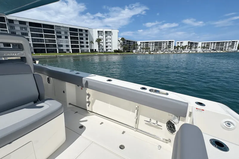 Slide: The Image of Boston Whaler 330 Outrage 2026 - 15