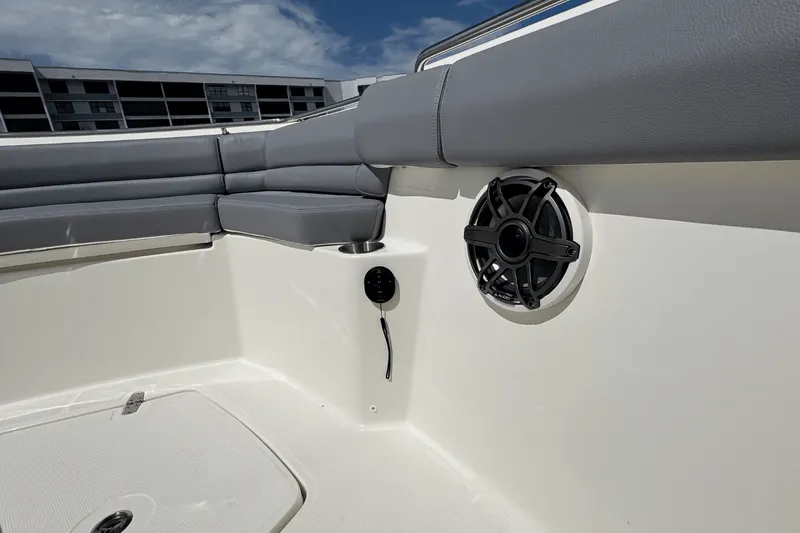 Slide: The Image of Boston Whaler 330 Outrage 2026 - 29