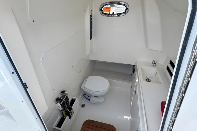 Slide: The Image of Boston Whaler 330 Outrage 2026 - 30