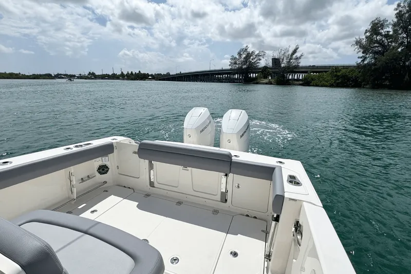 Slide: The Image of Boston Whaler 330 Outrage 2026 - 8