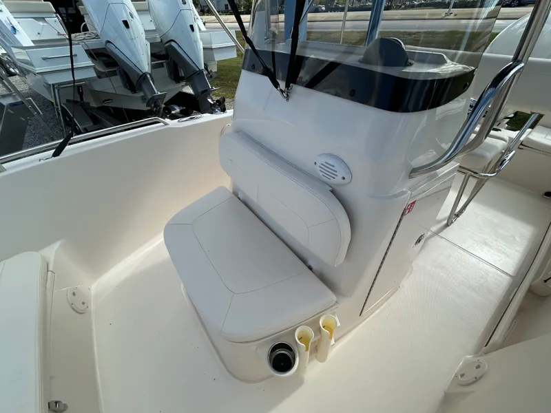Slide: The Image of Grady-White Fisherman 180 2026 - 11