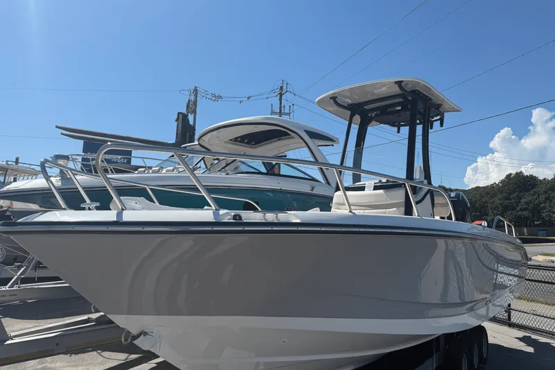 Slide: The Image of Boston Whaler 250 Dauntless 2026 - 2