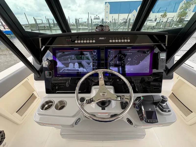 Slide: The Image of Boston Whaler 360 Outrage 2026 - 13