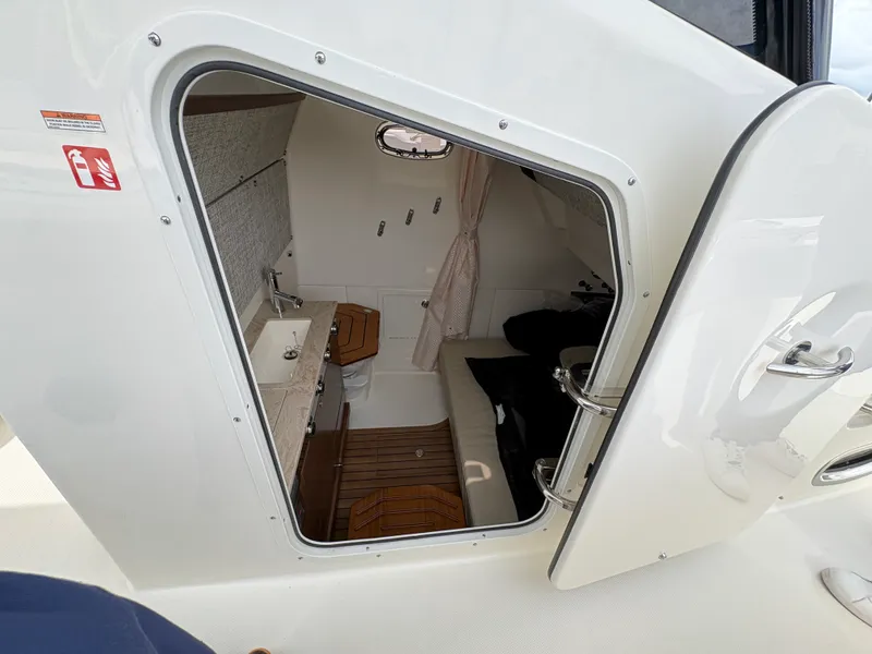 Slide: The Image of Boston Whaler 360 Outrage 2026 - 19