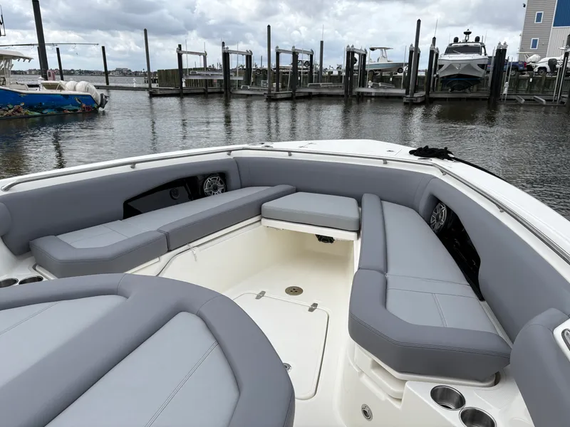 Slide: The Image of Boston Whaler 360 Outrage 2026 - 25