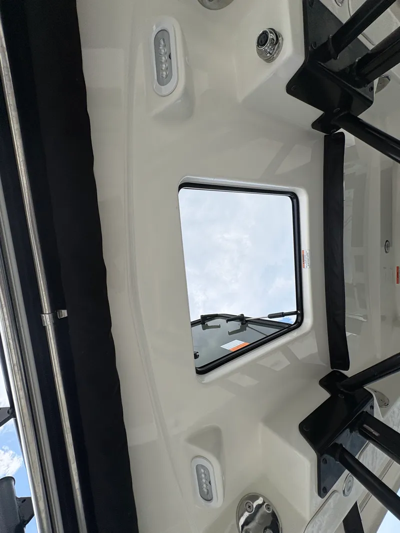 Slide: The Image of Boston Whaler 360 Outrage 2026 - 32