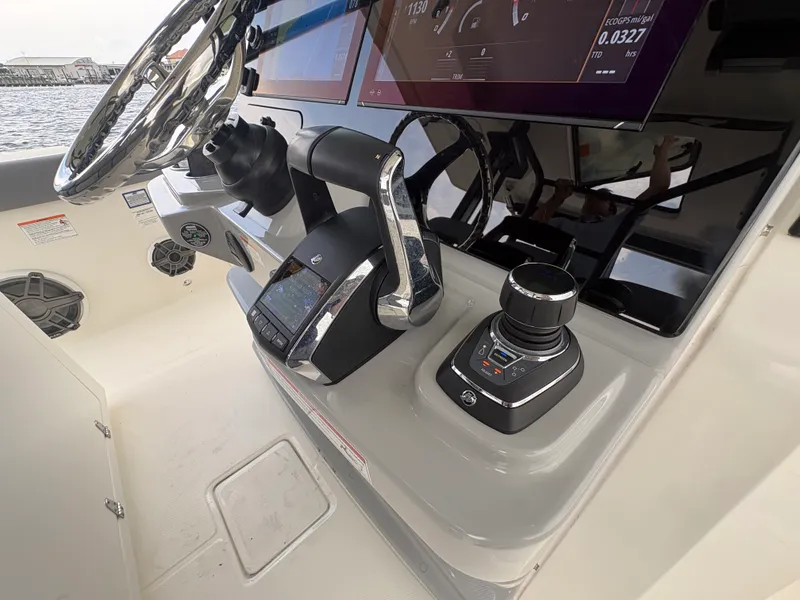 Slide: The Image of Boston Whaler 360 Outrage 2026 - 40