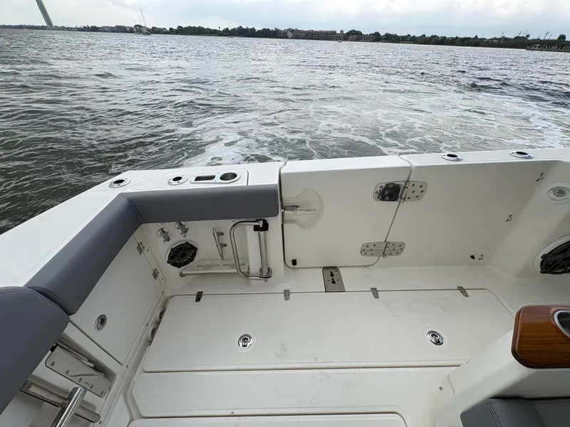 Slide: The Image of Boston Whaler 360 Outrage 2026 - 43