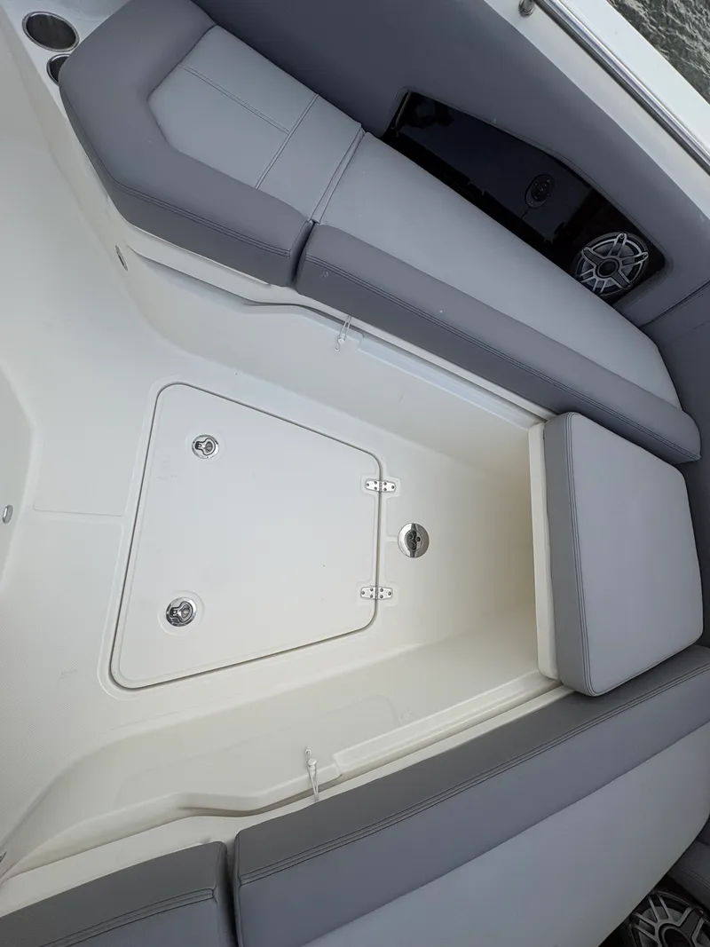 Slide: The Image of Boston Whaler 360 Outrage 2026 - 64