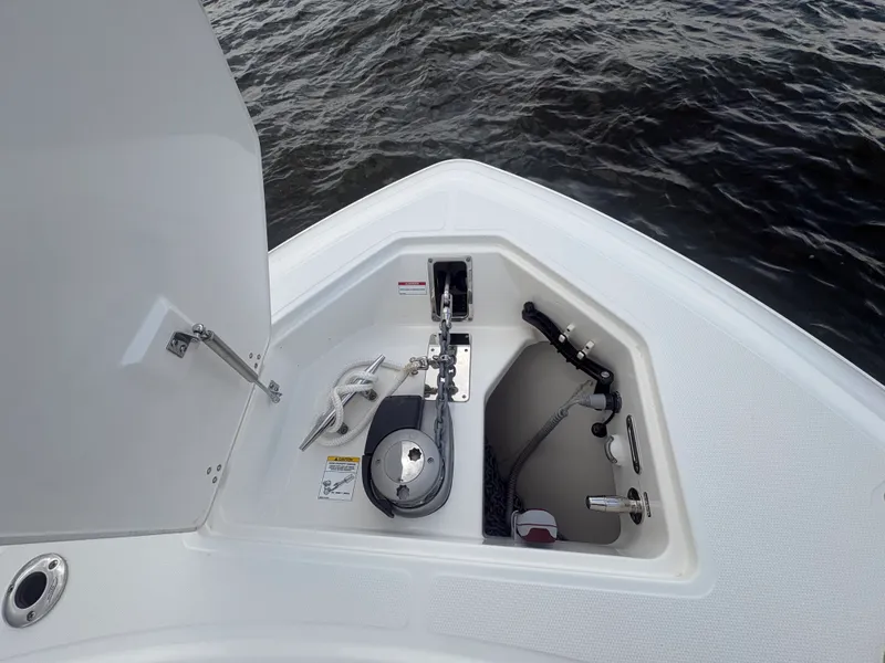 Slide: The Image of Boston Whaler 360 Outrage 2026 - 65