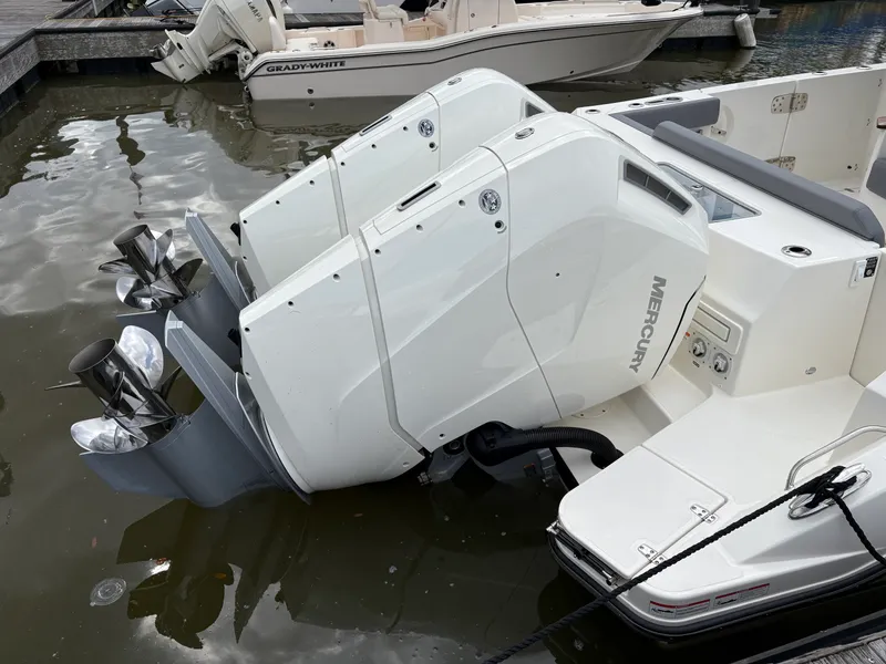 Slide: The Image of Boston Whaler 360 Outrage 2026 - 7