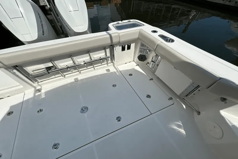 Slide: The Image of Boston Whaler 325 Conquest 2025 - 13