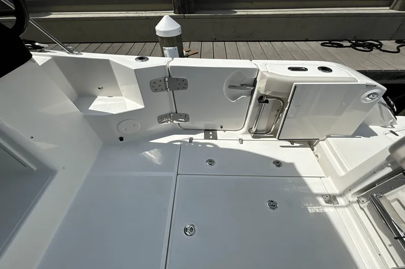 Slide: The Image of Boston Whaler 325 Conquest 2025 - 15