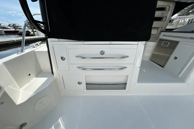 Slide: The Image of Boston Whaler 325 Conquest 2025 - 16