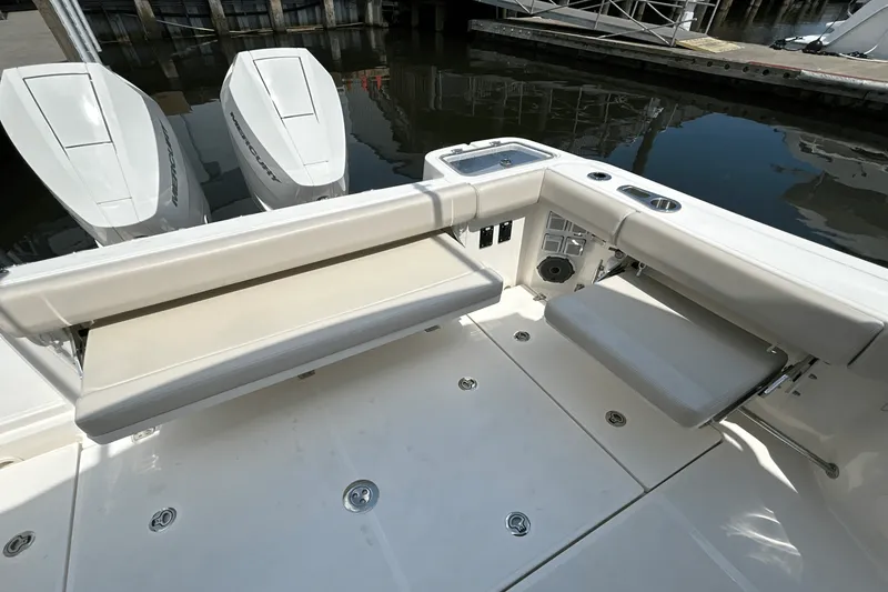 Slide: The Image of Boston Whaler 325 Conquest 2025 - 18