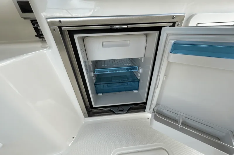 Slide: The Image of Boston Whaler 325 Conquest 2025 - 23