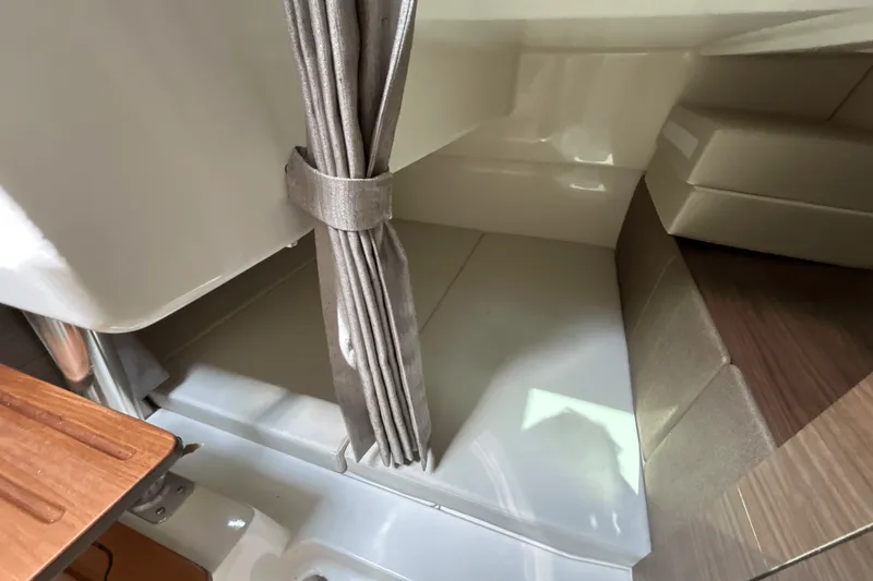 Slide: The Image of Boston Whaler 325 Conquest 2025 - 32