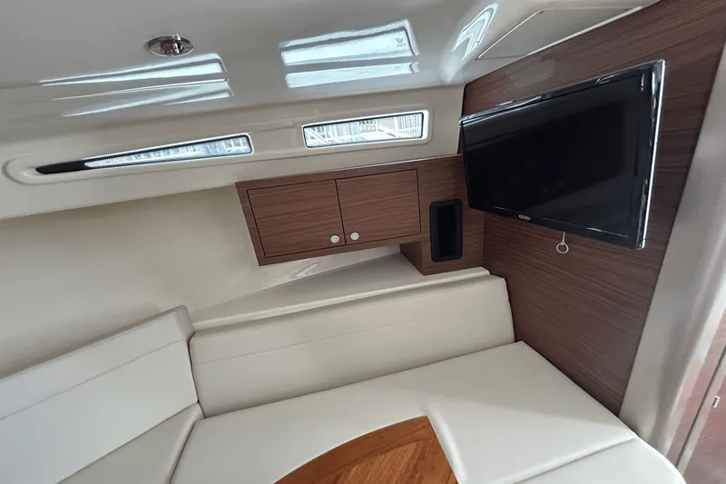 Slide: The Image of Boston Whaler 325 Conquest 2025 - 38