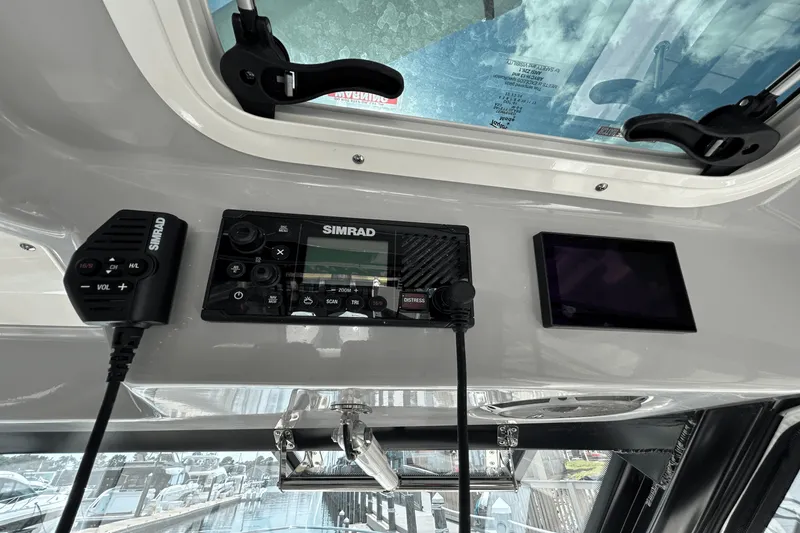 Slide: The Image of Boston Whaler 325 Conquest 2025 - 44